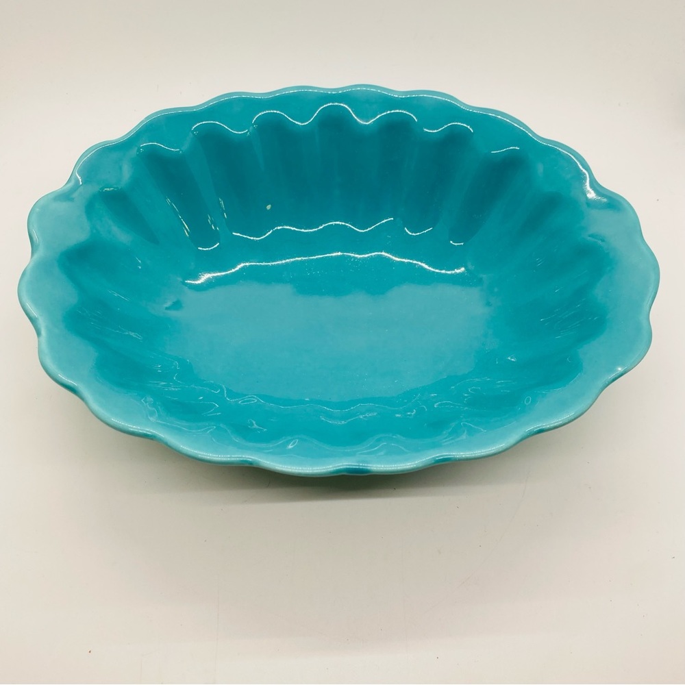 NWOT Maioliche M Jessica Turquoise Scalloped Serving Bowl Made in Italy Seashell